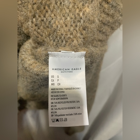 American Eagle Crewneck Cropped Bow Sweater - Picture 6 of 7